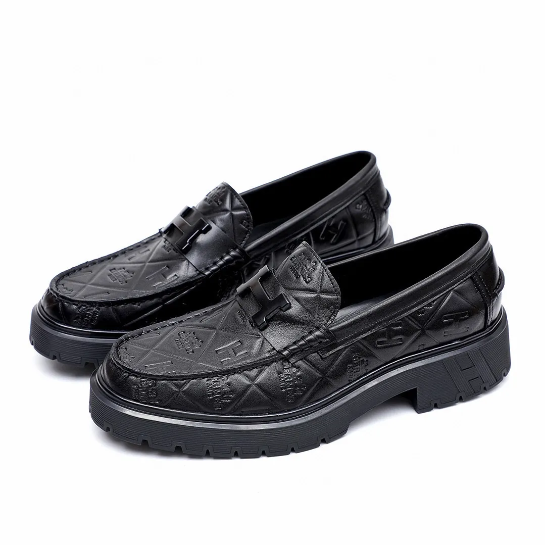 Men's shoes 💰700 💐[HERMES] popular men's shoes counter original items! The world's top brands...Luxury quality...//Fashion and high-end footwear 👍💪🏻...give you a low-key luxury comfort experience👍. The upper is made of pure Italian imported original cowhide embossing. Sweat-absorbent cowhide leather lining. Comfortable and breathable. The original rubber-plastic flower foam light outsole is high-end and classy. Luxurious and noble!! .. OEM factory shipment [Hug] stall.. Original plate. Welcome to taste..39-45 (38.45.46🉑️Customized)
